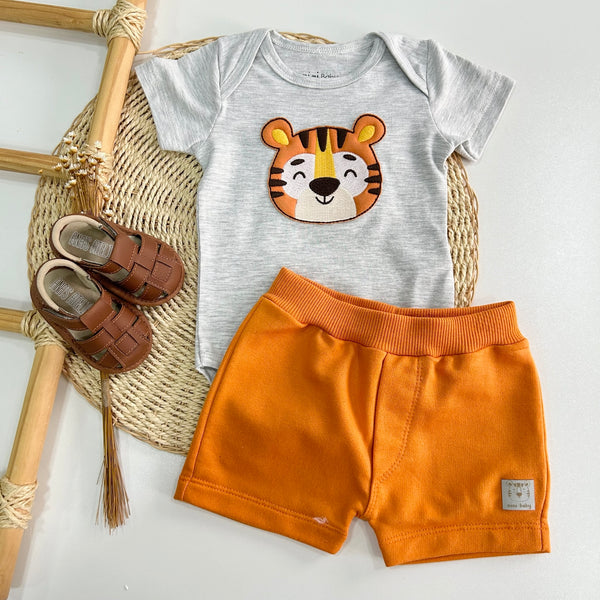 Conjunto Body e Short Tigre – Estilo e Conforto para Bebês Meninos