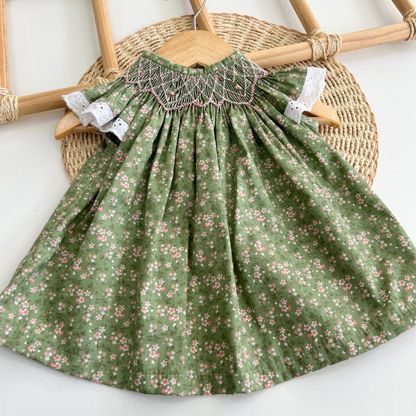 Vestido Infantil Casinha de Abelha Verde Floral Artesanal com Bordado a Mão- Coleção Esmeralda